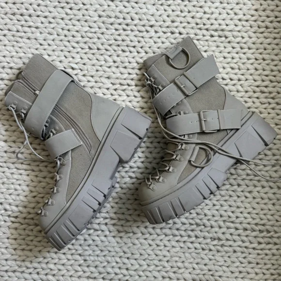 NEW Dolls Kill Club Exx Low Traitor Boots - Light Gray 10 - Picture 3 of 4